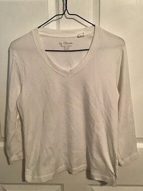 Chico's White V-Neck Long Sleeve Tee